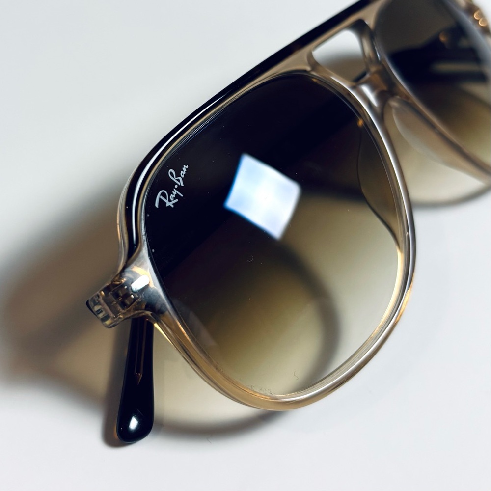 Ray-Ban Bill Polished Havana On Transparent Brown
Light Brown Gradient 80s Inspo - Picture 4 of 11